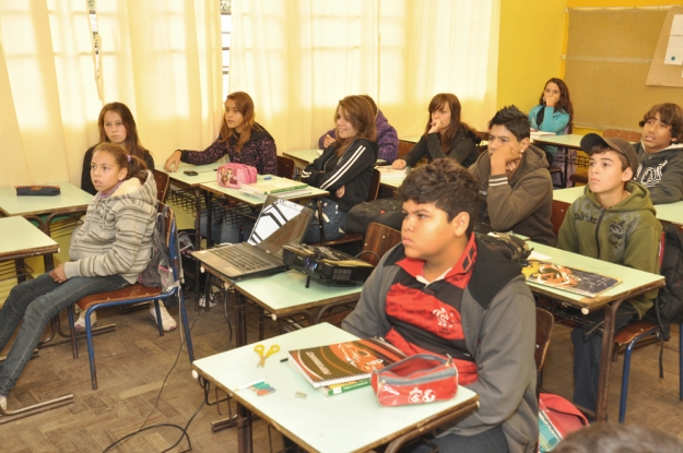 Atividade com os alunos do 6º ano do ensino fundamental  da E.E.E.F. Lília Neves