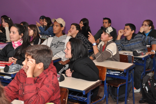 Atividade com os alunos do 1º ano do ensino médio da E.E.E.M. Lília Neves