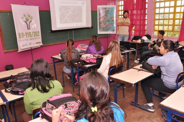 Atividade com os alunos do 2º ano do ensino médio da E.E.E.M. Lília Neves