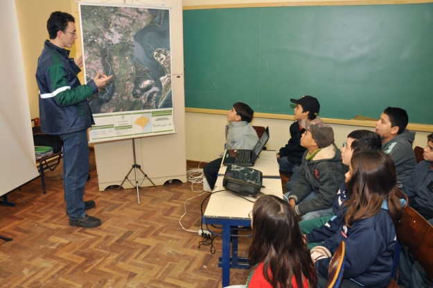 Os ecossistemas próximos da BR-392, tópico da atividade de educação ambiental na escola E.E.E.M. Alfredo Ferreira Rodrigues -  11 de Julho de 2012
