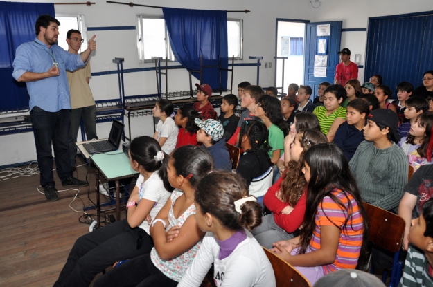 Cauê Canabarro, coordenador dos Programas de Comunicação Social e Educação Ambiental, apresenta os cuidados com a natureza nas obras de duplicação da BR-392  -  16 de agosto de 2012 