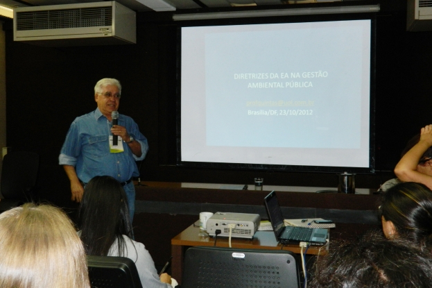 Prof José Silva Quintas apresenta as diretrizes da educação no processo de gestão ambiental pública.