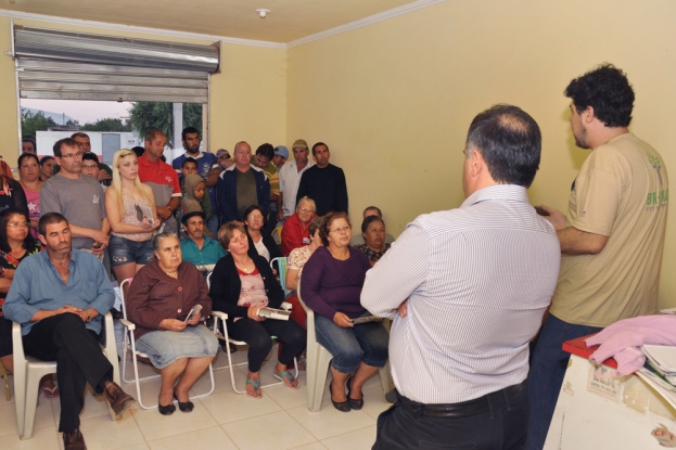 Equipe de Comunicação Social, advogado do DNIT e moradores reunidos na comunidade Virgílio Costa - 01 de novembro de 2012