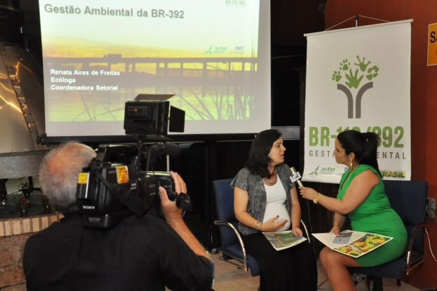 Na ocasião, a Coordenadora Setorial, Renata Freitas, concedeu entrevista a jornalista Kariza Barros, apresentadora do programa SIDUSCON de Pelotas - 07 de dezembro de 2012