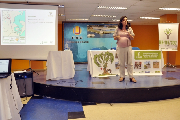 Palestra do I Seminário Gestão Ambiental de Caminhos. Ecól. Renata Freitas (STE) - 12 de dezembro de 2012