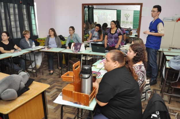 Atividade da Educação Ambiental com os professores da E.M.E.F Antônio Ronna. 6 de abril.
