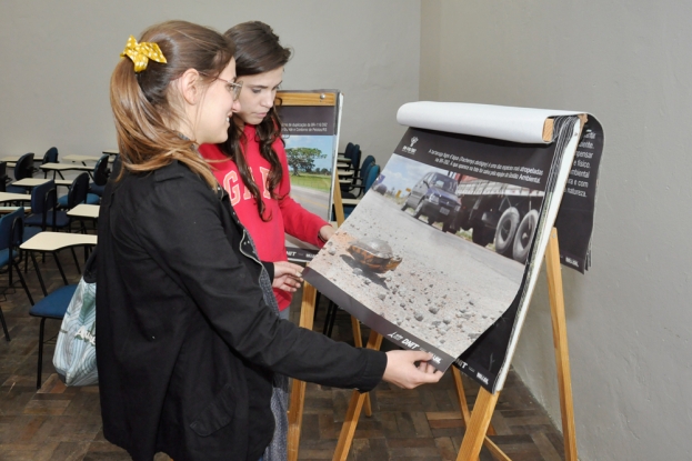 Exposição fotográfica e álbuns de fotos foram apresentados aos estudantes do curso de Comunicação Social da UCPel.