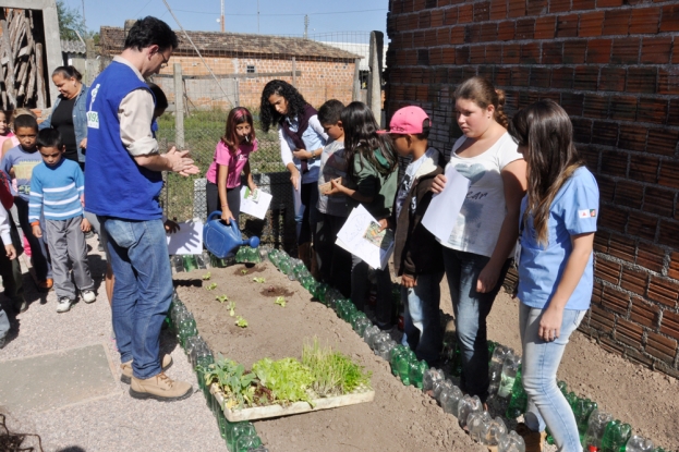 Atividade de Educação Ambiental na Escola Profª Daura Ferreira Pinto no Dia Mundial da Educação.