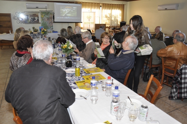Reunião almoço como os rotarianos do Rotary Club Pelotas Norte.