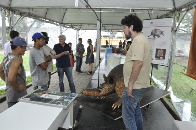 Estande da Gestão Ambiental na 42ª Feira do Livro de Pelotas - 31  de outubro de 2014.