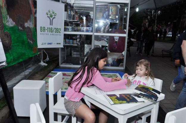 Estande da Gestão Ambiental na 42ª Feira do Livro de Pelotas - 02 de novembro de 2014.