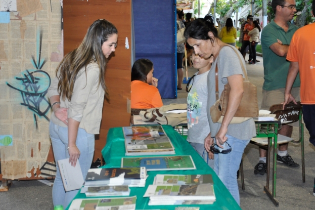 Estande da Gestão Ambiental na 42ª Feira do Livro da FURG - Rio Grande _ 30 de janeiro de 2015.